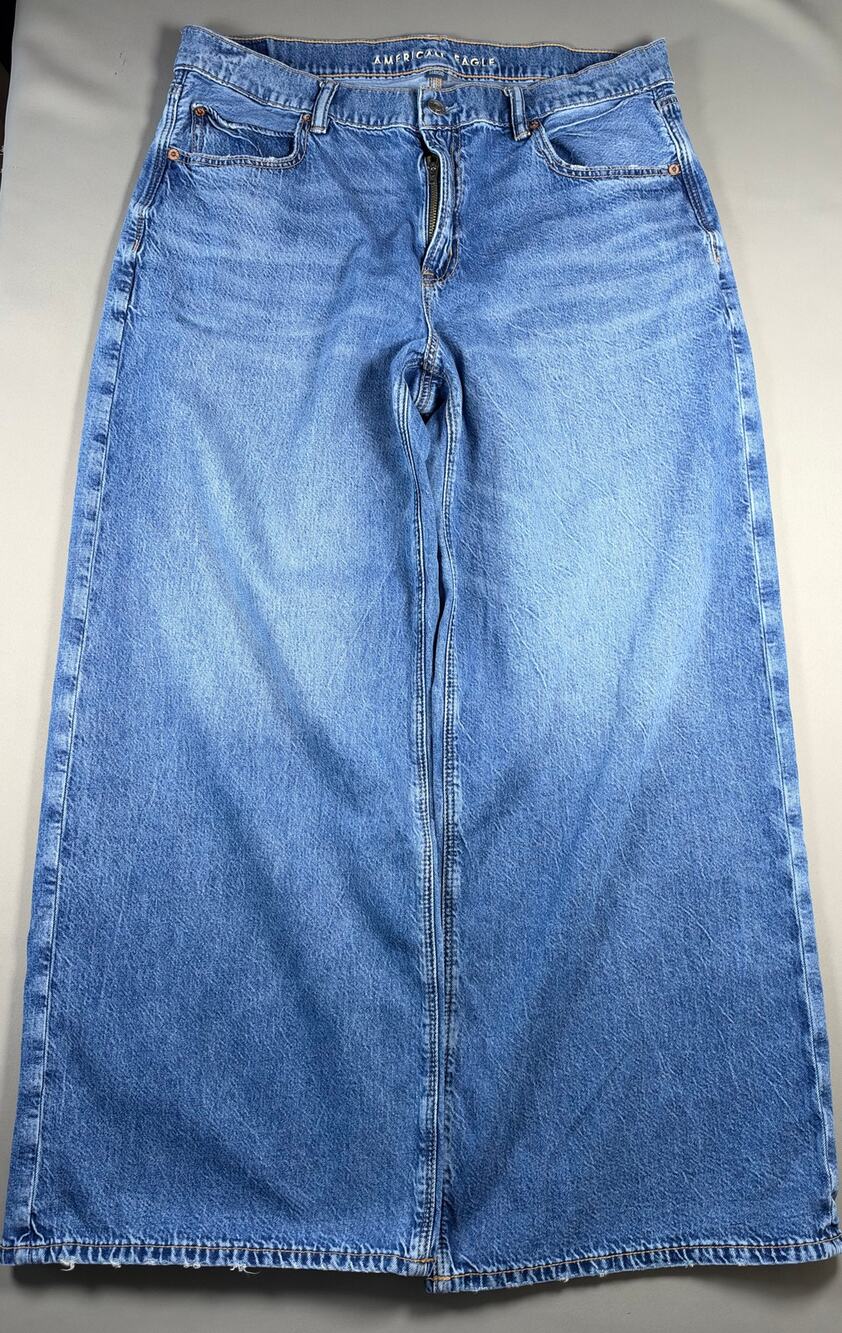 American Eagle Outfitters Strigid Low Rise Ultra Wide Leg Jeans Size 12 Med Wash